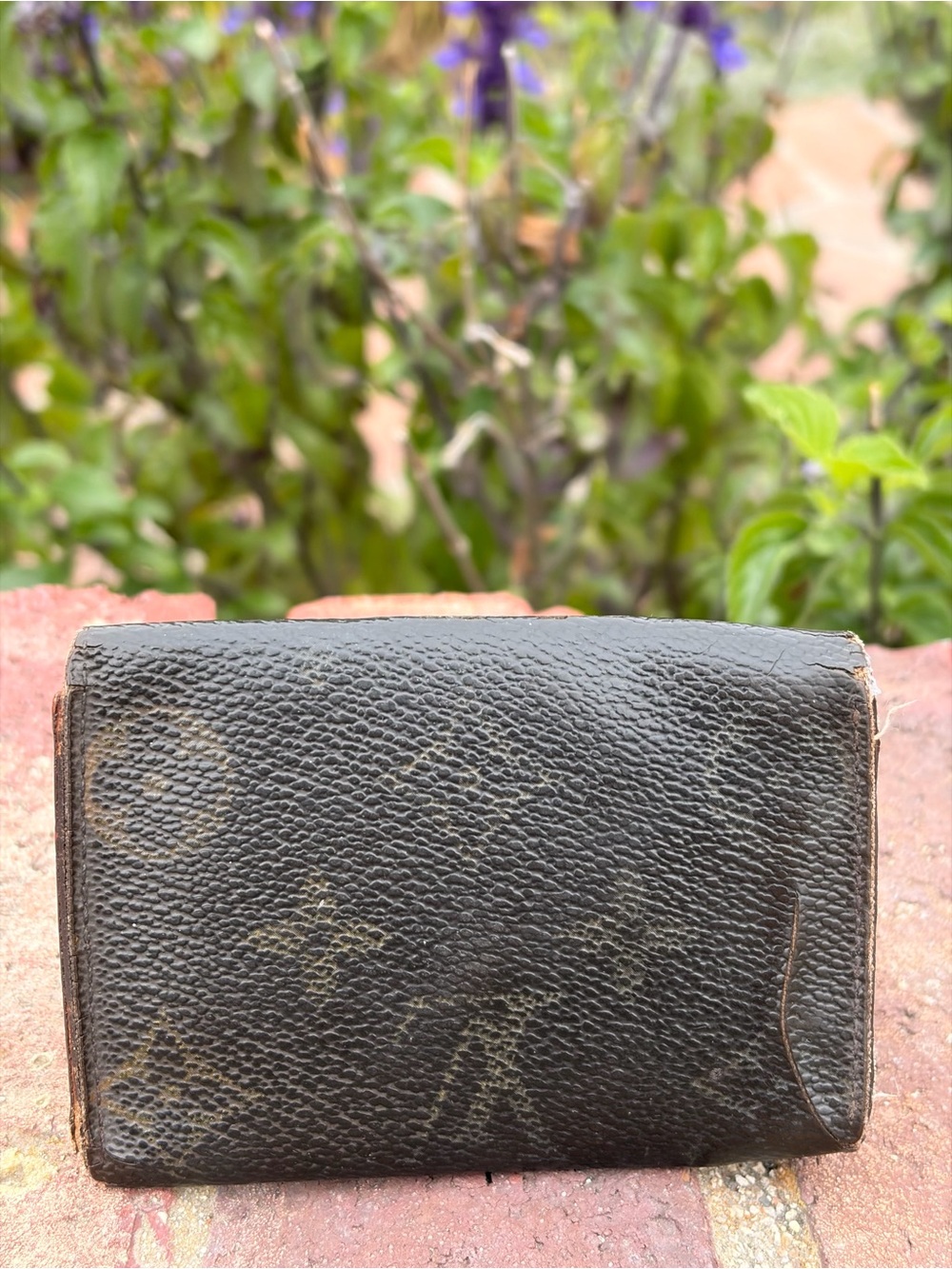 Louis Vuitton Monogram KeyCase France Datecode Authentic - Picture 3 of 12